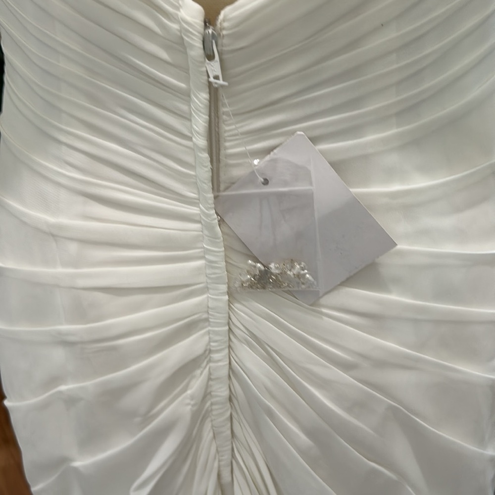 David’s Bridal - Brand New Wedding Gown - Size 6 CG - Picture 5 of 11